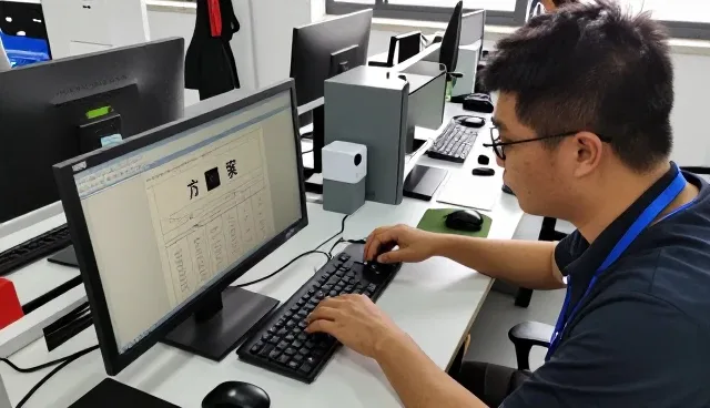 注重客户如何选择技术外包等